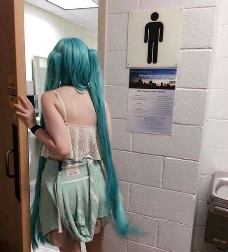 Cosplay Traps Making Out 的图像结果