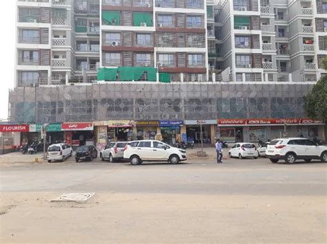 421 Sq.ft. Showrooms for Rent in Motera, Ahmedabad - by REC Consultancy