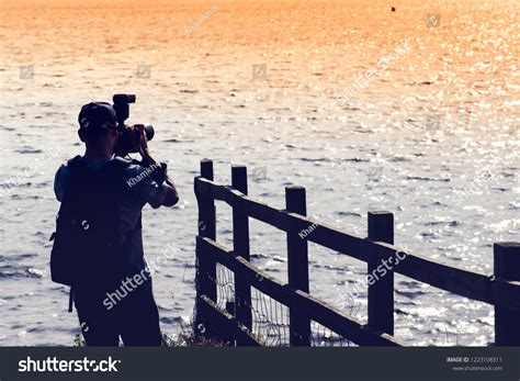 Photographer Back View 的图像结果