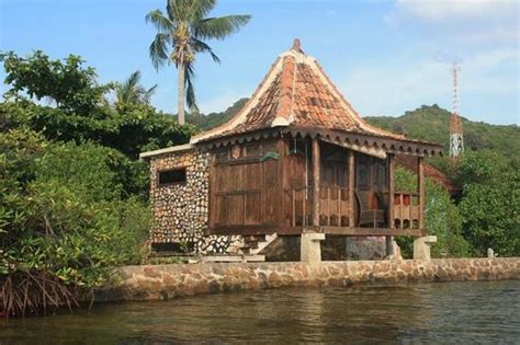 OMAH ALCHY COTTAGES (Karimun Jawa, Java) - Cottage Reviews, Photos ...