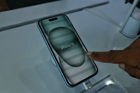 Apple Confirms An iPhone 15 Overheating Fix Is On The Way - Tech