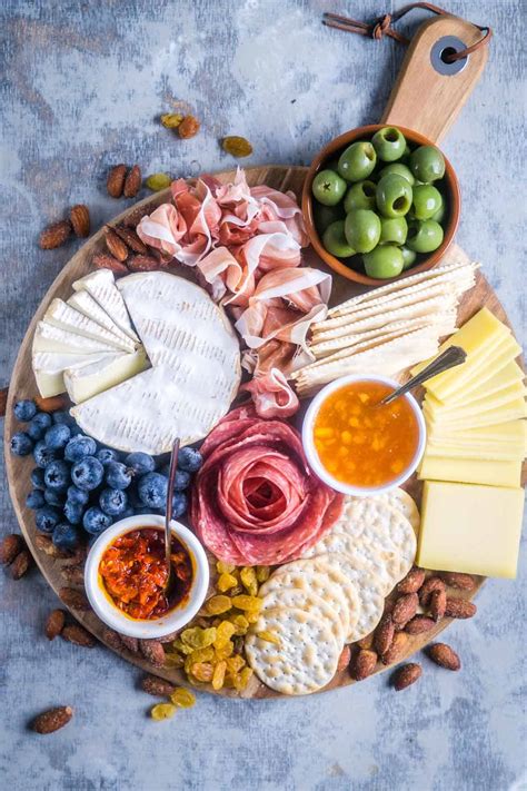 How To Make a Simple Charcuterie Board - The Kitchen Girl (2026)