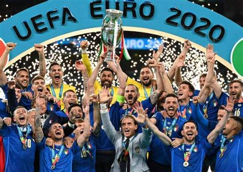 足球——意大利队夺得欧锦赛冠军|意大利队|点球大战|欧锦赛_新浪新闻