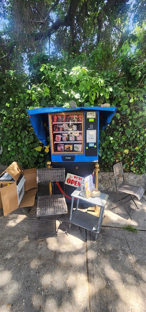 Art vending machine in a driveway in Burbank : r/SFV