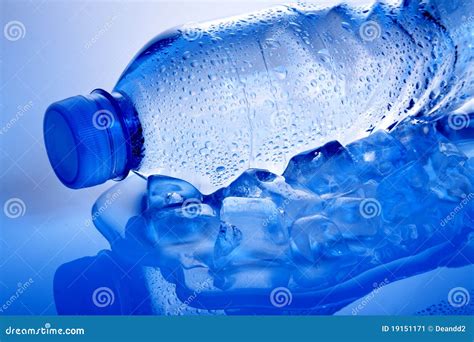 蓝色瓶冰水