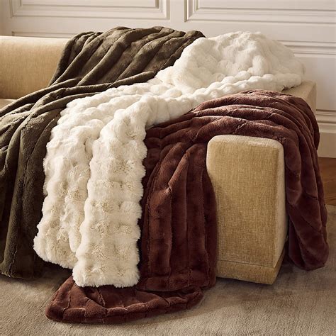 Farleigh Warm White Faux Fur Throw Blanket 50"x70" + Reviews | CB2 Canada