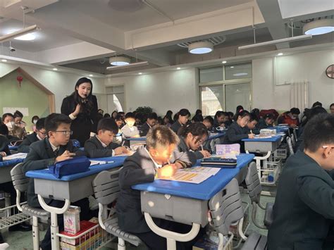龙华区鹭湖外国语小学正式启用 提供1620个学位_龙华网_百万龙华人的网上家园