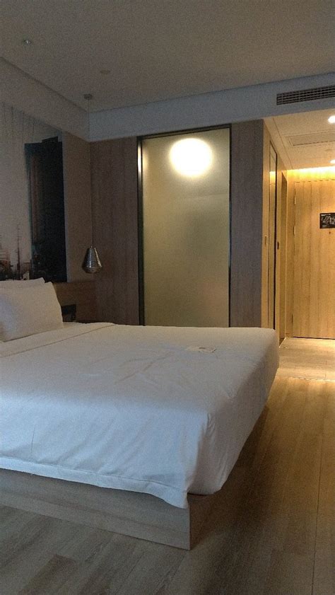 ATOUR HOTEL SHANGHAI NEW INTERNATIONAL EXPO CENTER MAGLEV STATION ...