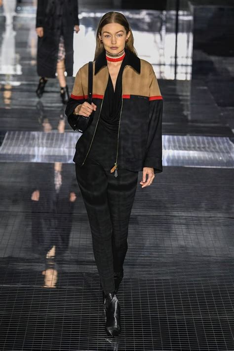 Fashion Runway Business Suit 的图像结果