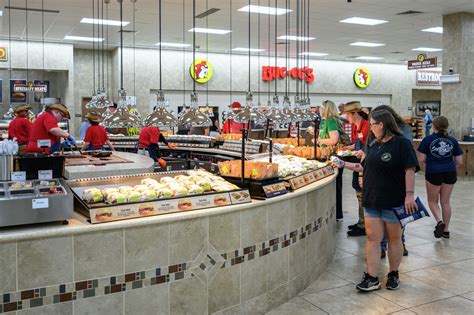 Buc-ee's, H-E-B, other Texas brands' strange moves in 2023