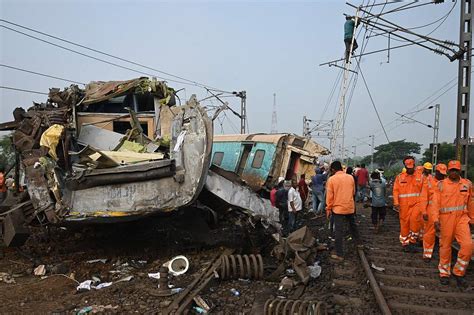 三辆列车相撞致上千人伤亡，印度为何火车事故频发？_全球速报_澎湃新闻-The Paper