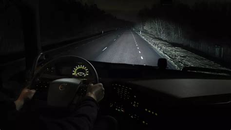 Easier, safer night driving | Volvo Trucks Magazine