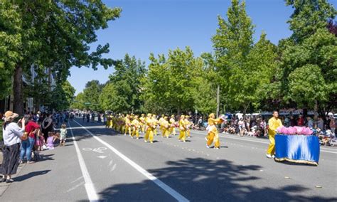 Redmond, bang Washington: Các học viên được mời tham gia Lễ Diễu hành ...