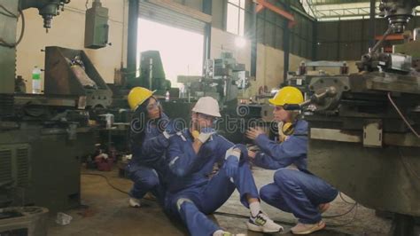 Overworked Factory Worker 的图像结果