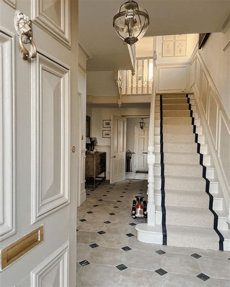 28 Stair Carpet Runner Ideas To Elevate Your Hallway