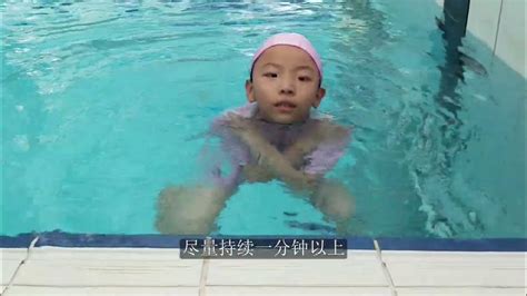 游泳教学：高级踩水的动作演示_腾讯视频