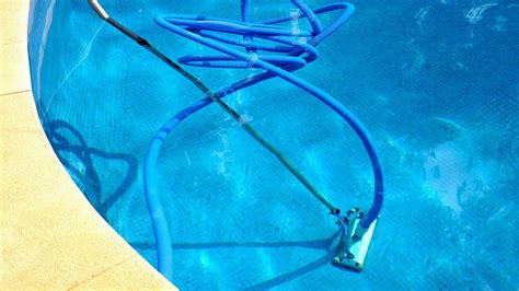 Using a Pool Vacuum 的图像结果