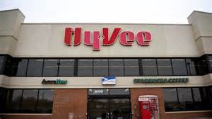 Hy-Vee announces banking services with Midwest Heritage partnership