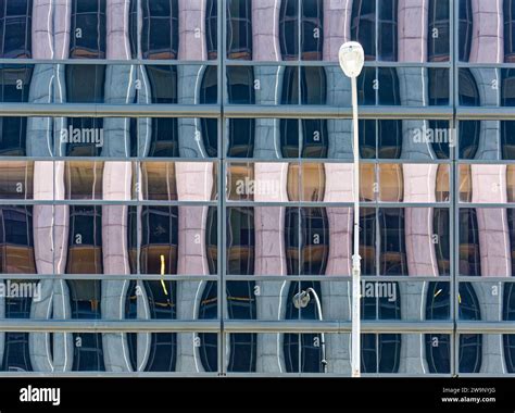 Highly reflective multi-hued glass envelops 625 Madison Avenue ...