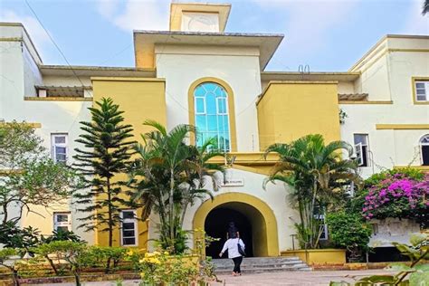 New Law College Mumbai LLB Review by Student - Ankita Patil 1013 ...