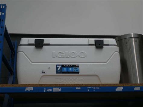 +VAT Igloo Max Cold cooler box