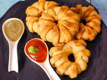 Ring Samosas Recipe By Chef Sanjeev Kapoor | Femina.in