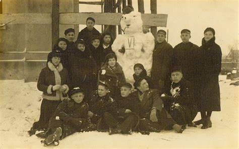 Žiemos linksmybės: gimnazijos šeštokai įsiamžino kartu su sniego seniu ...