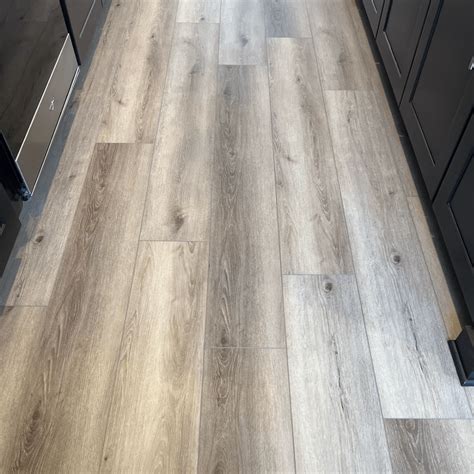 Lake Las Vegas Vinyl Plank Flooring & Installation Services