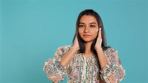 5 Tips to Improve Uneven Skin Texture - Awear Beauty