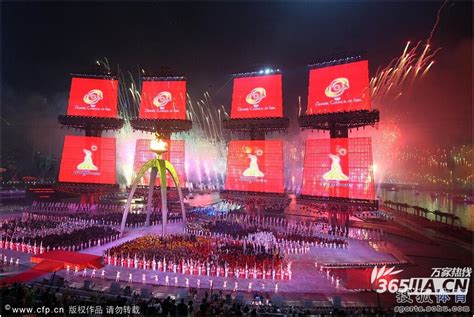 广州亚运开幕式主火炬点燃 北京到广州 20年亚运见证中国崛起_新闻中心_新浪网