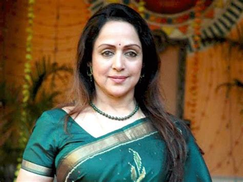 Hema Malini Emotional Remembering Dharmendra | BAFTA Tribute