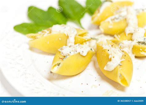Jumbo Shells pasta stock image. Image of creamy, plate - 36338057