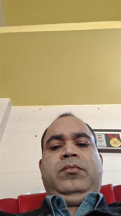 Motorola razr 50 Ultra (Peach Fuzz, 12GB RAM, 512GB Storage) | with ...