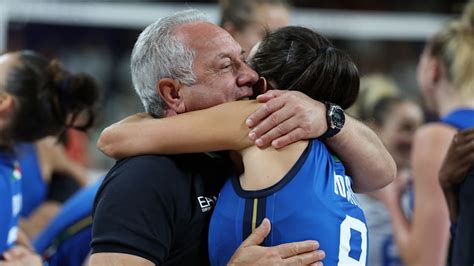 Julio Velasco con l'Italia fino alle Olimpiadi di Los Angeles 2028: il ...