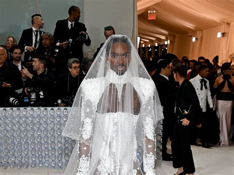 Male Bride 的图像结果