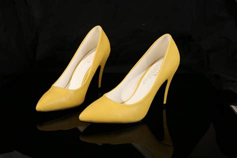 仨美女研发新型高跟鞋：一鞋40+种穿法 双12卖断货两周销量超700双-新闻频道-和讯网