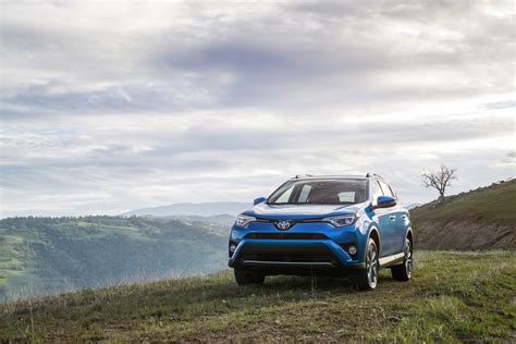 2016 Toyota RAV4 Hybrid - HD Pictures @ carsinvasion.com