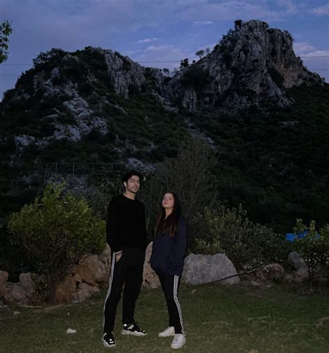 Muhabbat Gumshuda Meri Beautiful BTS Pictures | Reviewit.pk