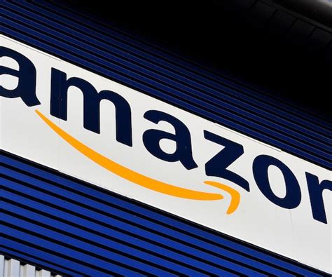 NY Amazon Workers Sue Over Unsafe Work Practices Amid Pandemic ...
