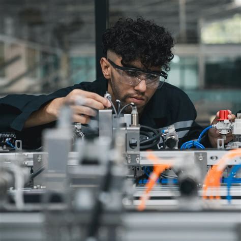 What is a Mechatronics Engineer and How to Become One? | Newsroom