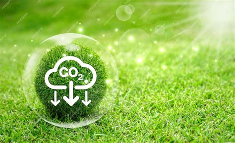 Konzept zur Reduzierung der CO2-Emissionen mit Umweltsymbolen, globale ...