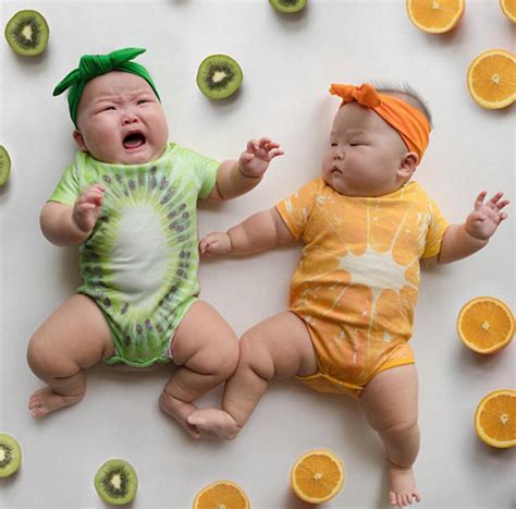 新加坡双胞胎宝宝可爱造型萌翻网友 粉丝超14万(组图)-国际在线