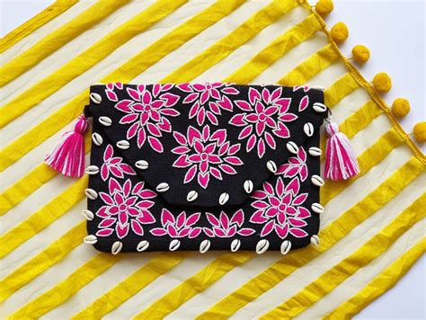Munnar Pink Flowered Black Jute Shell Clutch Bag – Sanskriti777