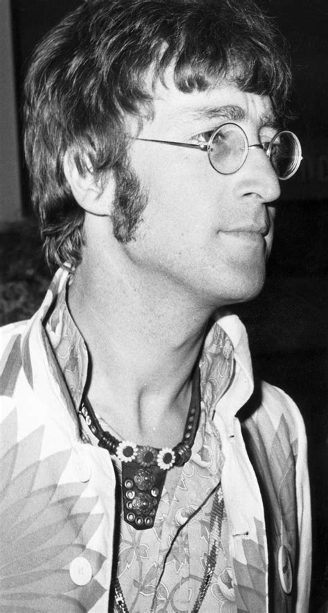 John Lennon on arrival from Greece, London Airport, 1967. | John lennon ...