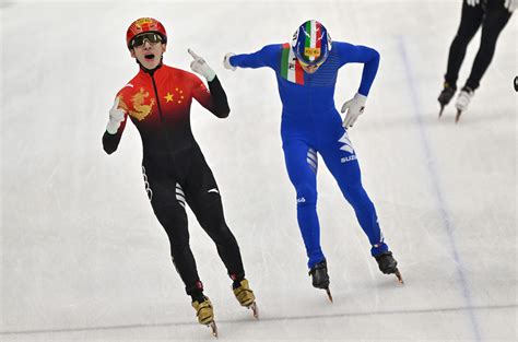 林孝埈连夺两金！中国队夺得短道速滑男子5000米接力冠军-直播吧