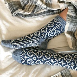 First Snowfall Socks pattern by Runningyarn in 2024 | Knitting socks ...