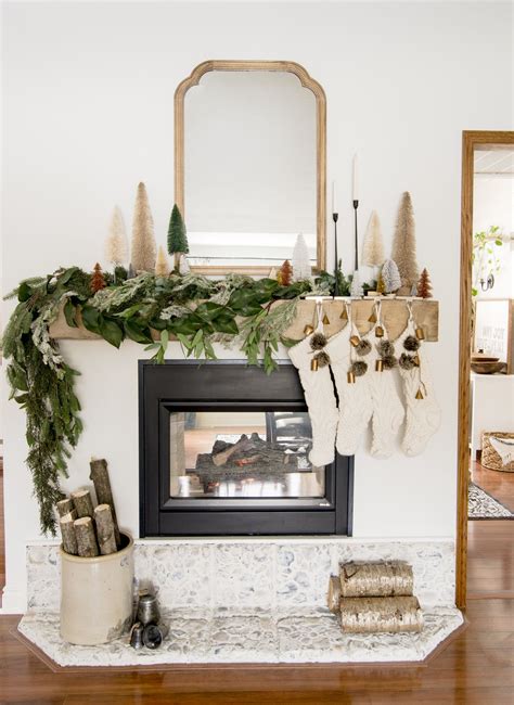 Layering christmas mantel garland in an asymmetrical design – Artofit