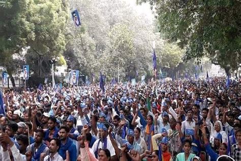 दिल्ली में रविदासिया भाईचारे पर लाठीचार्ज और हवाई फायरिंग - lathicharge ...