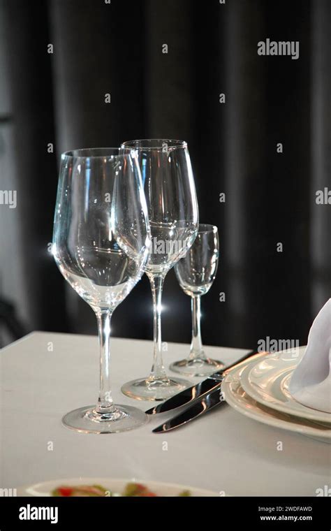 Restaurant Table Setting 的图像结果