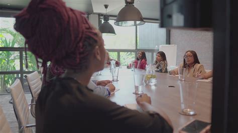 Getting Cheeks Clap 的图像结果